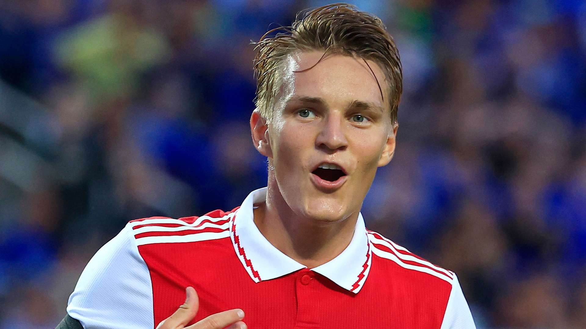 激烈角逐展 激烈角逐展